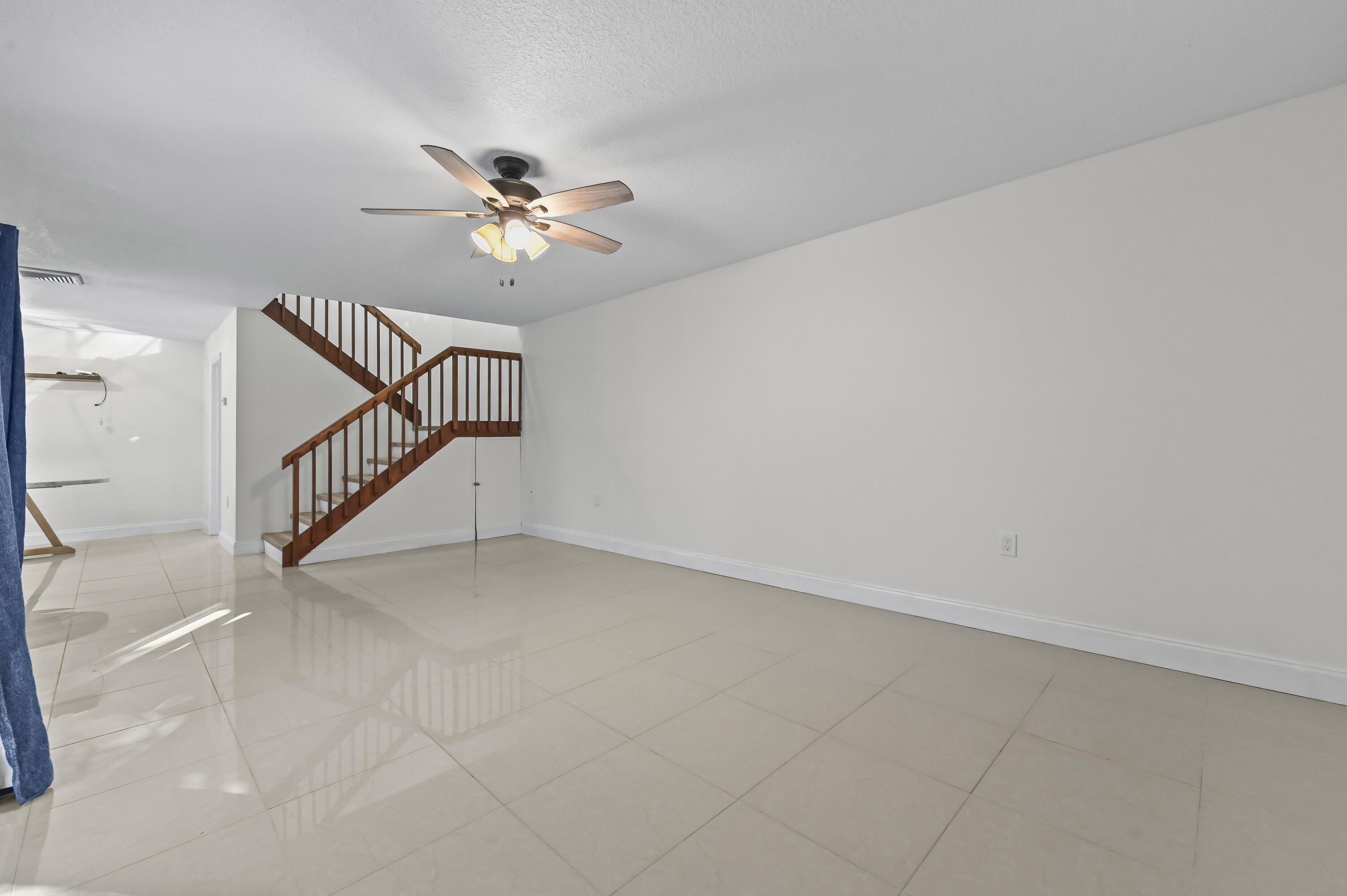 5708 Southeast Windsong Lane Stuart, FL 34997 - Photo 10 of 38 10 Living room 03