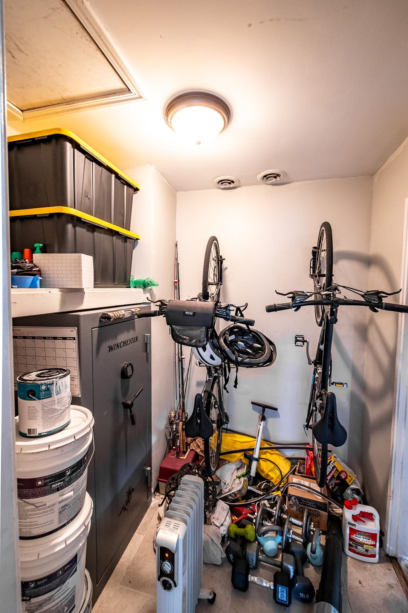 4801 Sea Isle Road Memphis, TN 38117 - Photo 16 of 18 a storage room with washer and dryer