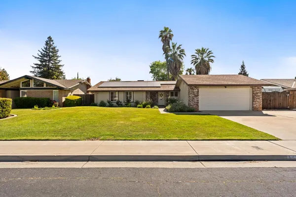 $440,000 | 465 Bliss Avenue, Clovis, CA 93611