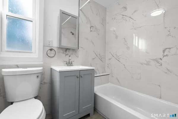$2,800 | 1874 Barnum Avenue, Unit 2E, Stratford, CT 06614