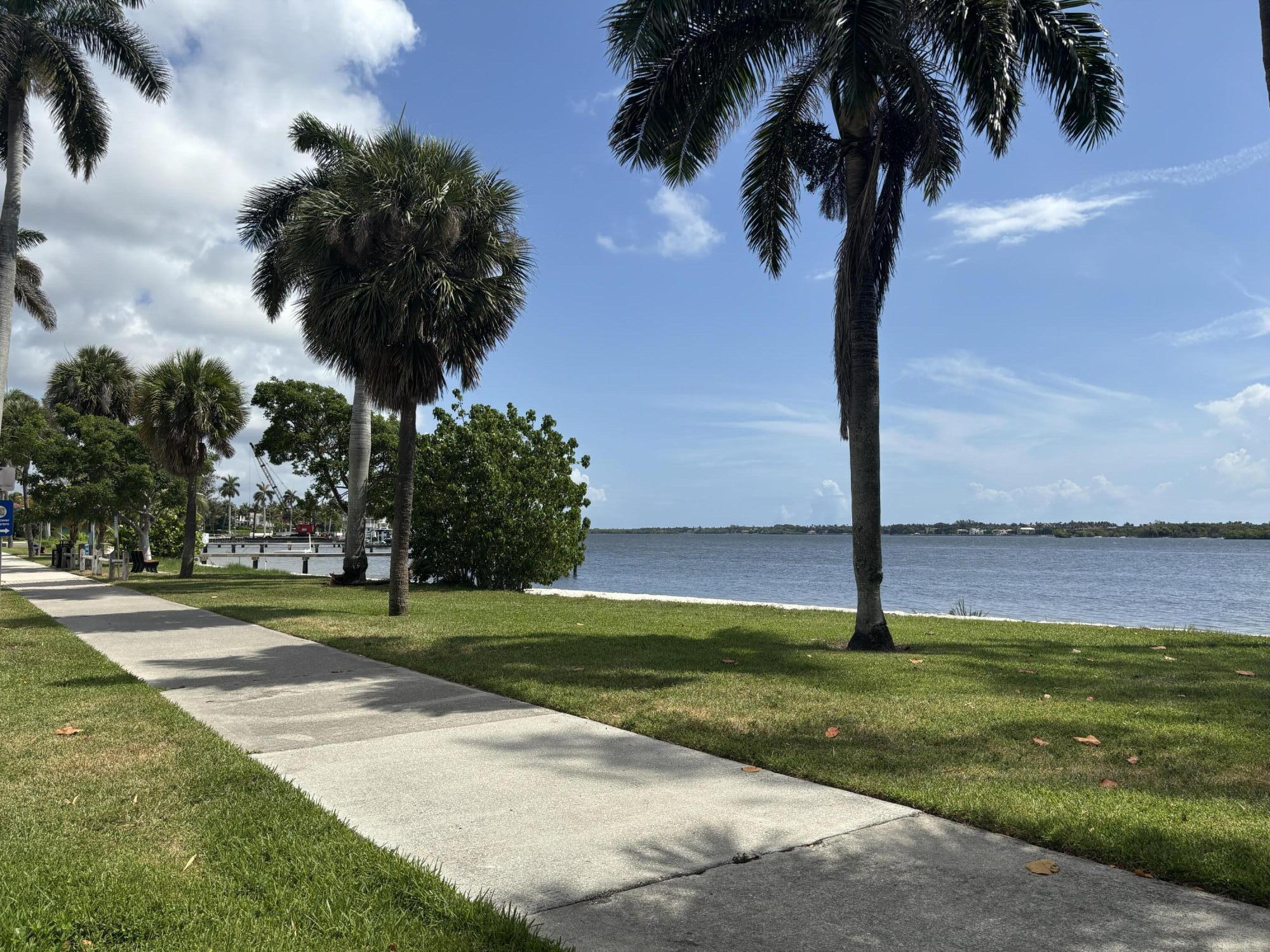 218 Seville Road West Palm Beach, FL 33405 - Photo 17 of 19 IMG_2803
