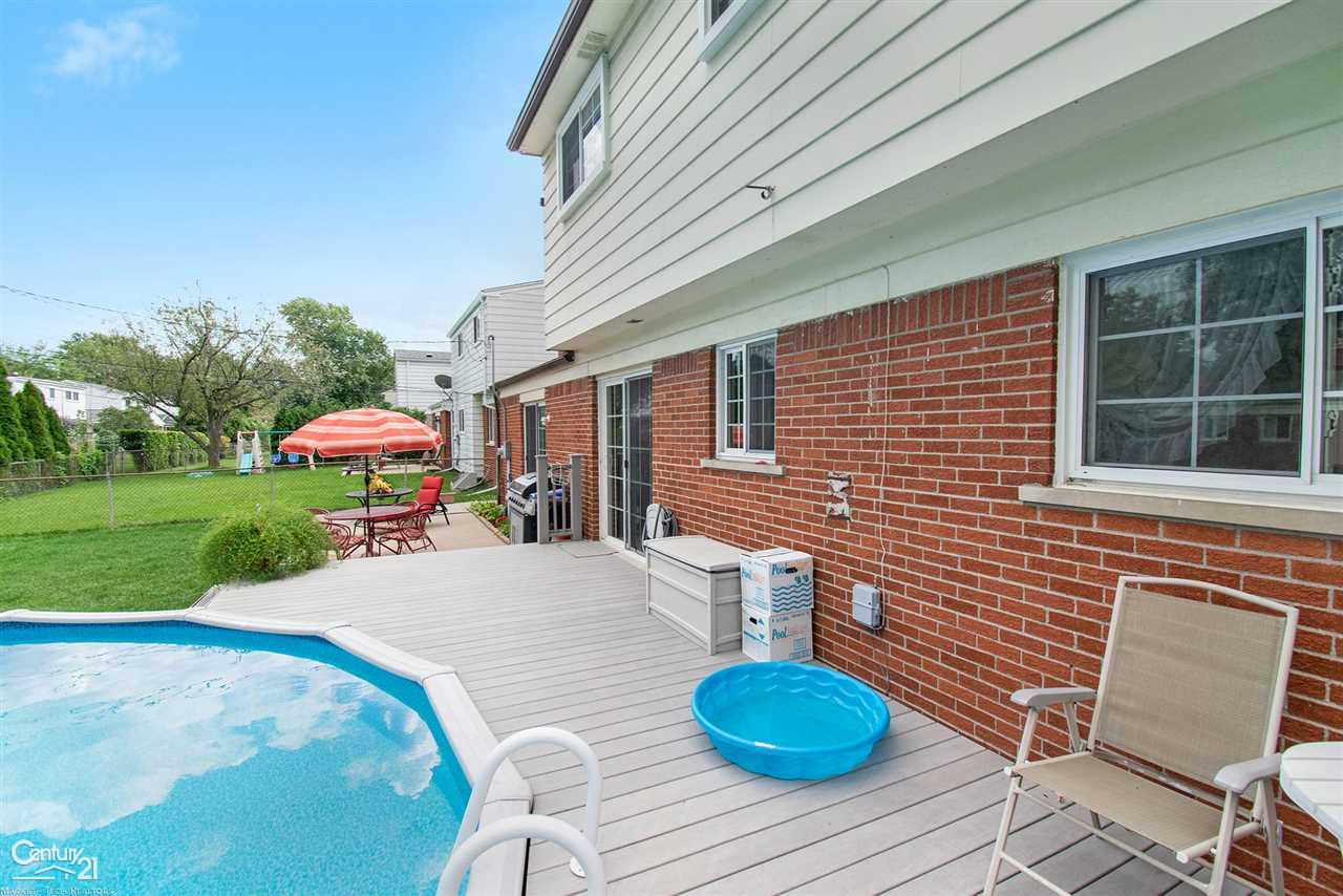 32306 Woody Road Fraser, MI 48026 - Photo 37 of 37 31392150-36.JPG