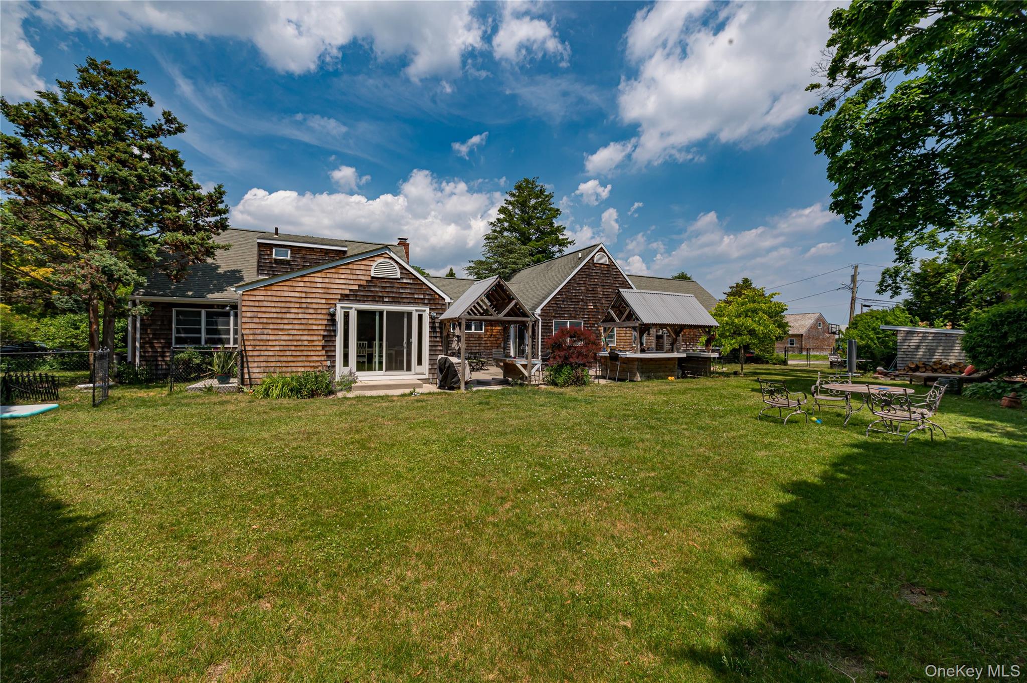 253 Melbury Road Babylon, NY 11702 - Photo 37 of 44
