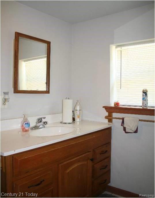 118-116 Rathbone Street Mount Clemens, MI 48043 - Photo 15 of 43 33.jpg