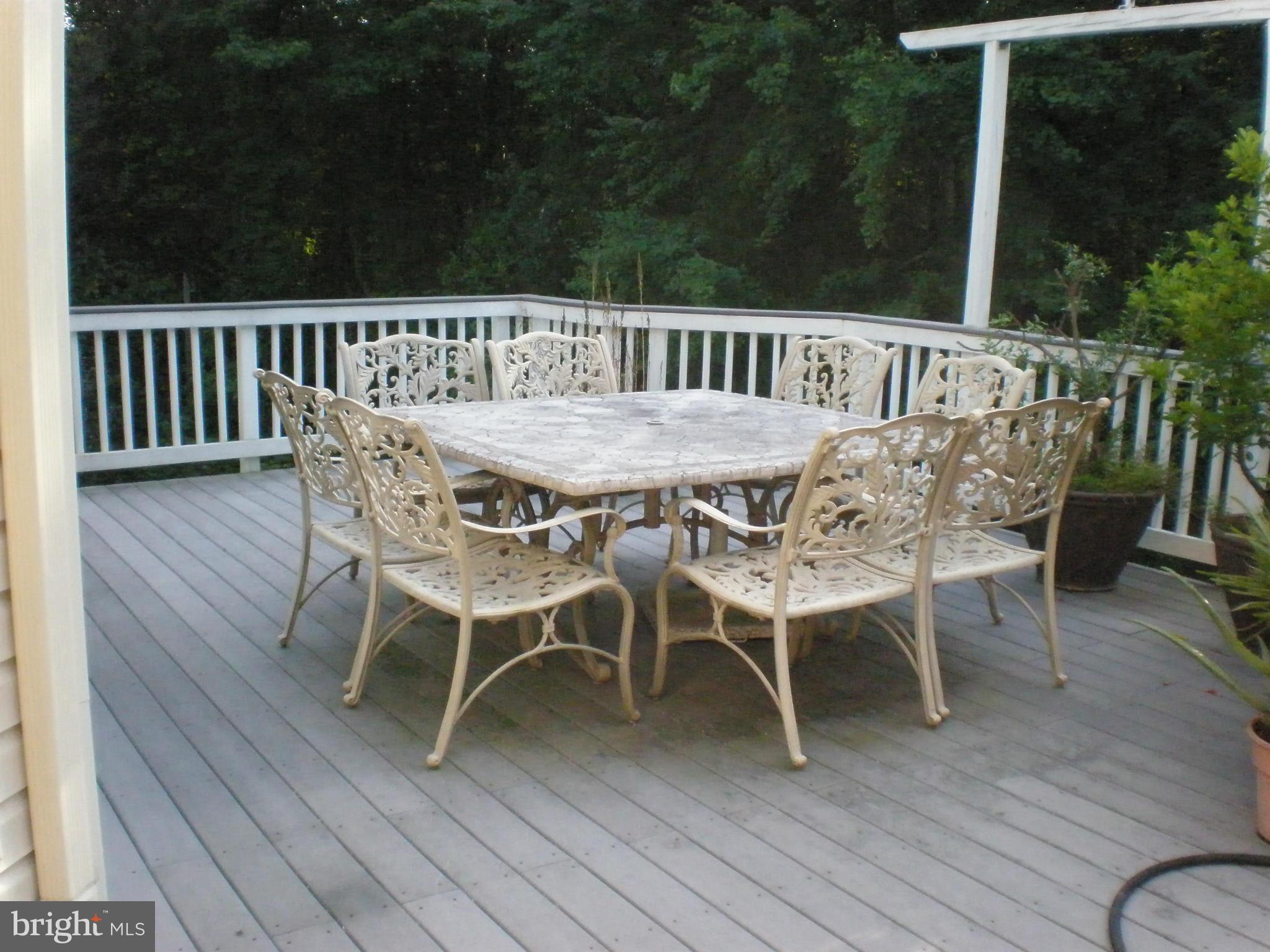6038 Colchester Road Fairfax, VA 22030 - Photo 17 of 30 Deck