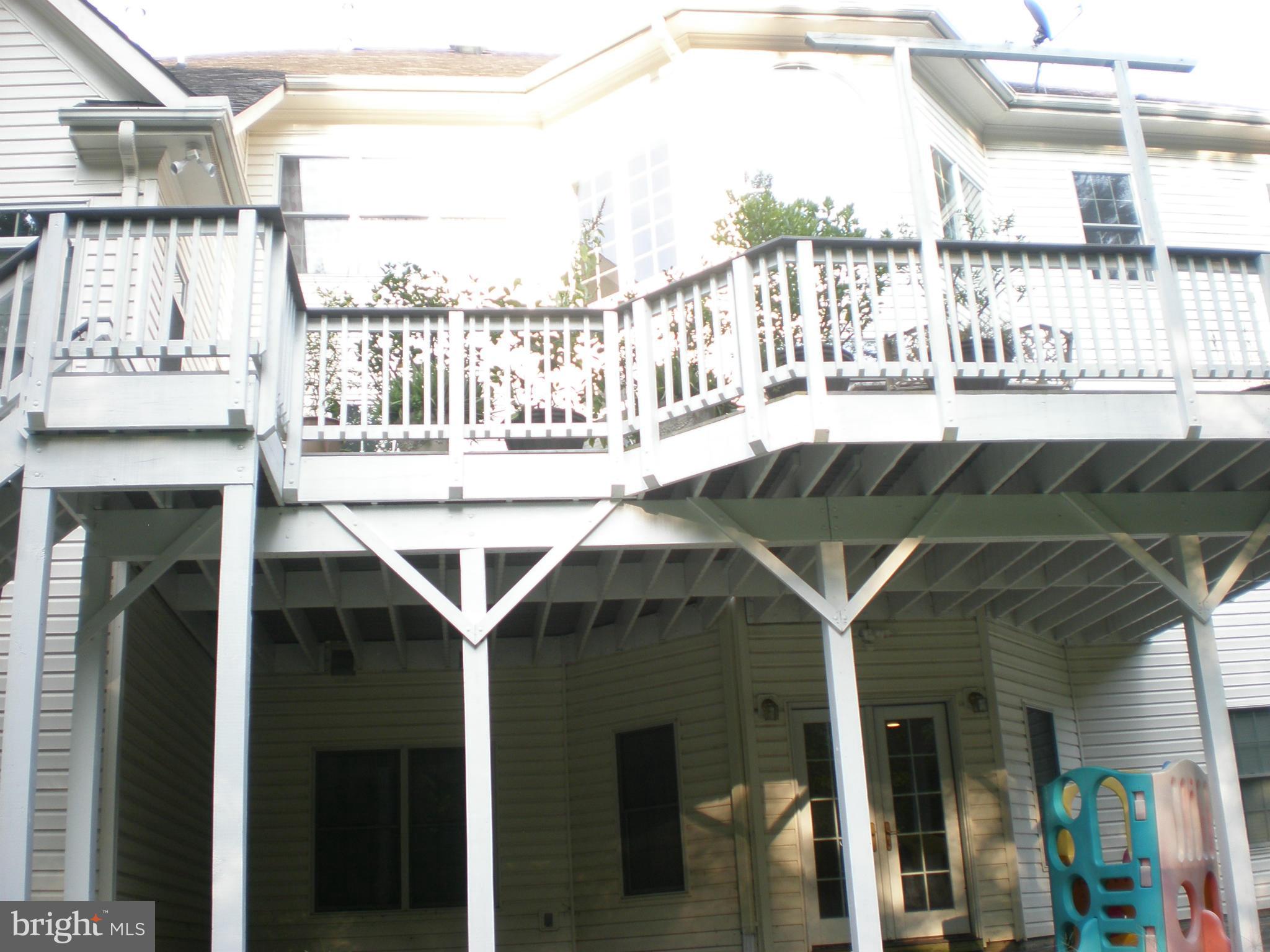 6038 Colchester Road Fairfax, VA 22030 - Photo 27 of 30 Rear deck