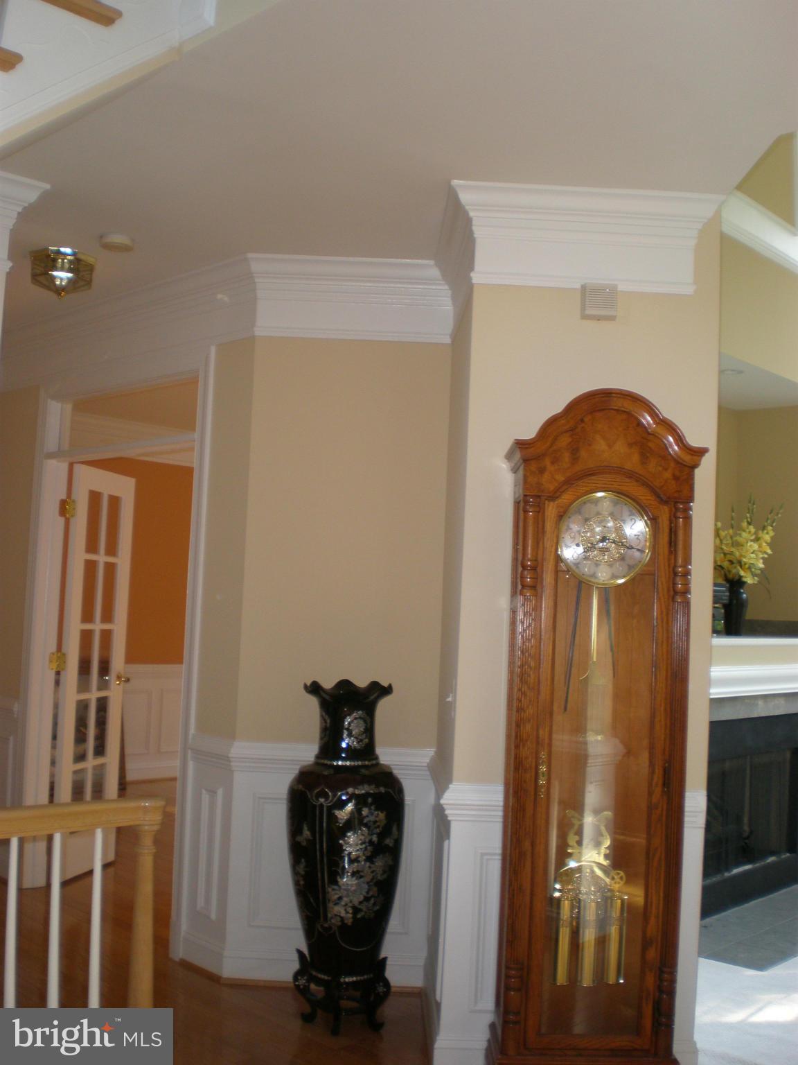 6038 Colchester Road Fairfax, VA 22030 - Photo 8 of 30 Hallway