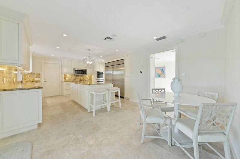 80 Curlew Road Manalapan, FL 33462 - Photo 7 of 20 05_80CurlewRoad_191_KitchenBreakfastRoom