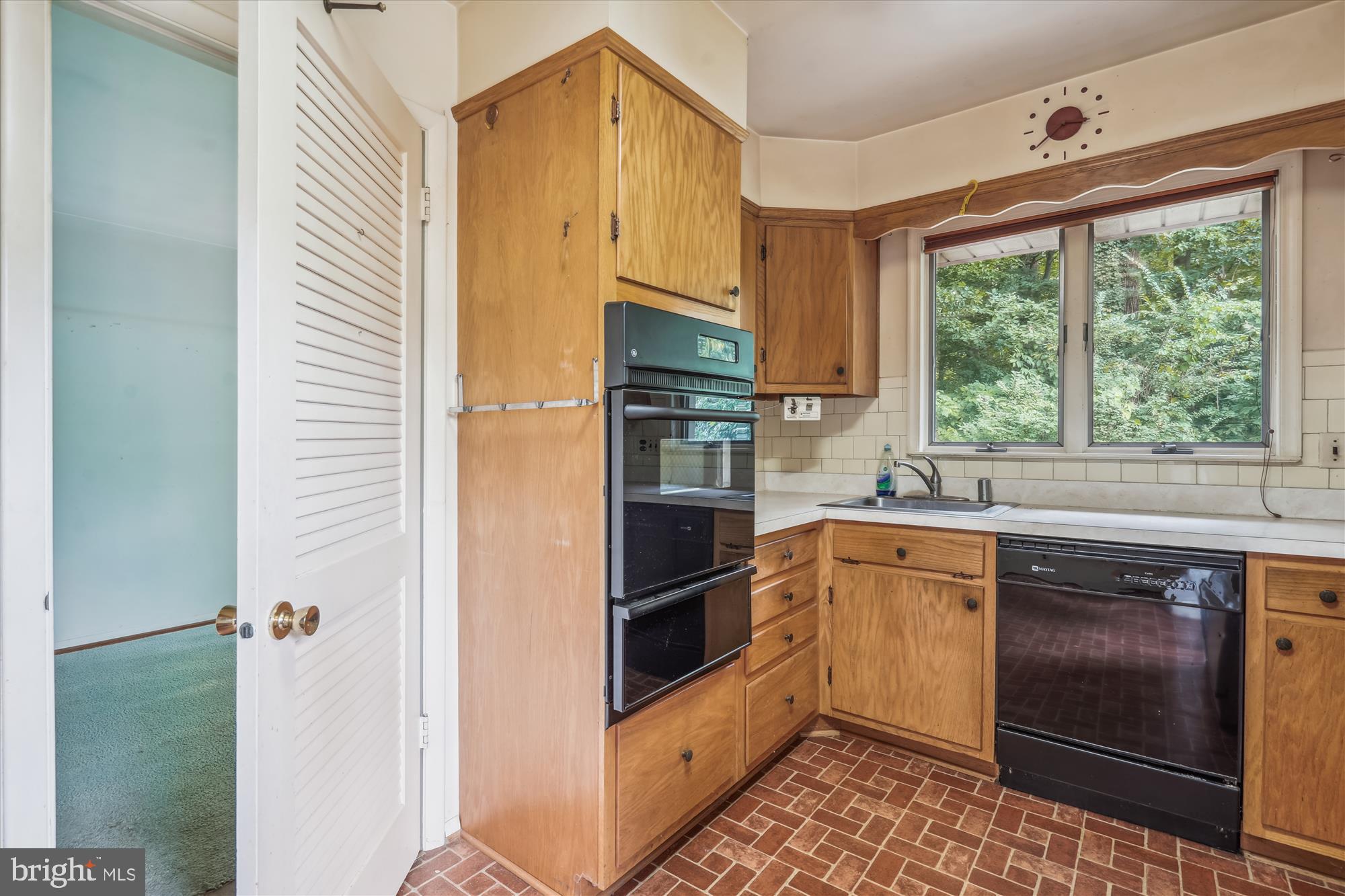 5603 Flag Run Drive Springfield, VA 22151 - Photo 12 of 27 Kitchen