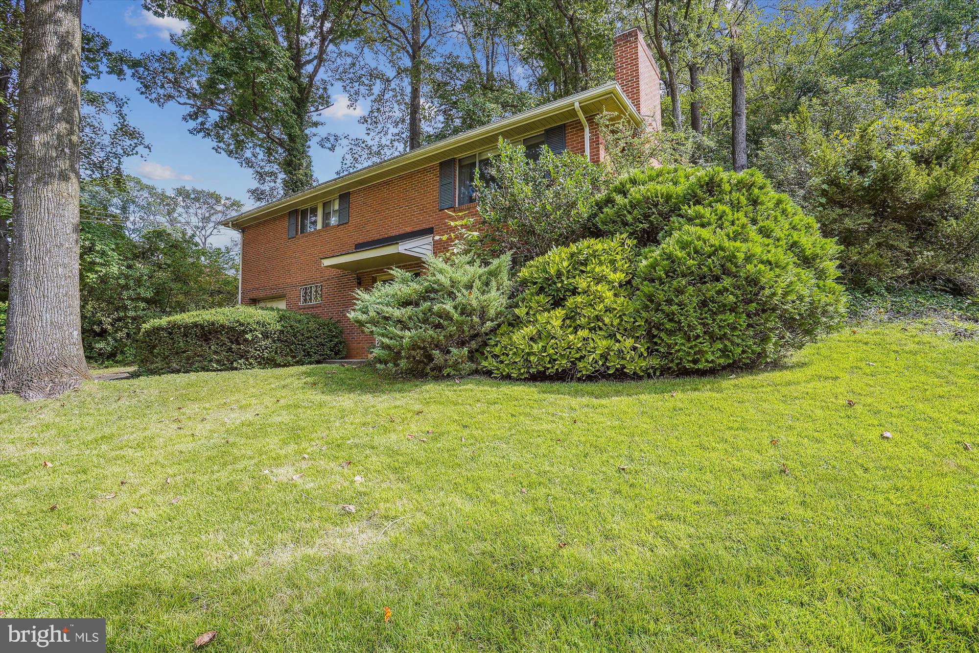 5603 Flag Run Drive Springfield, VA 22151 - Photo 2 of 27 Fantastic All Brick Construction