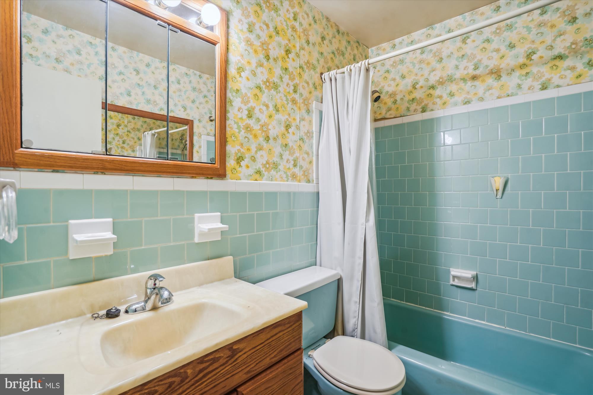 5603 Flag Run Drive Springfield, VA 22151 - Photo 21 of 27 Upper Hall Bath