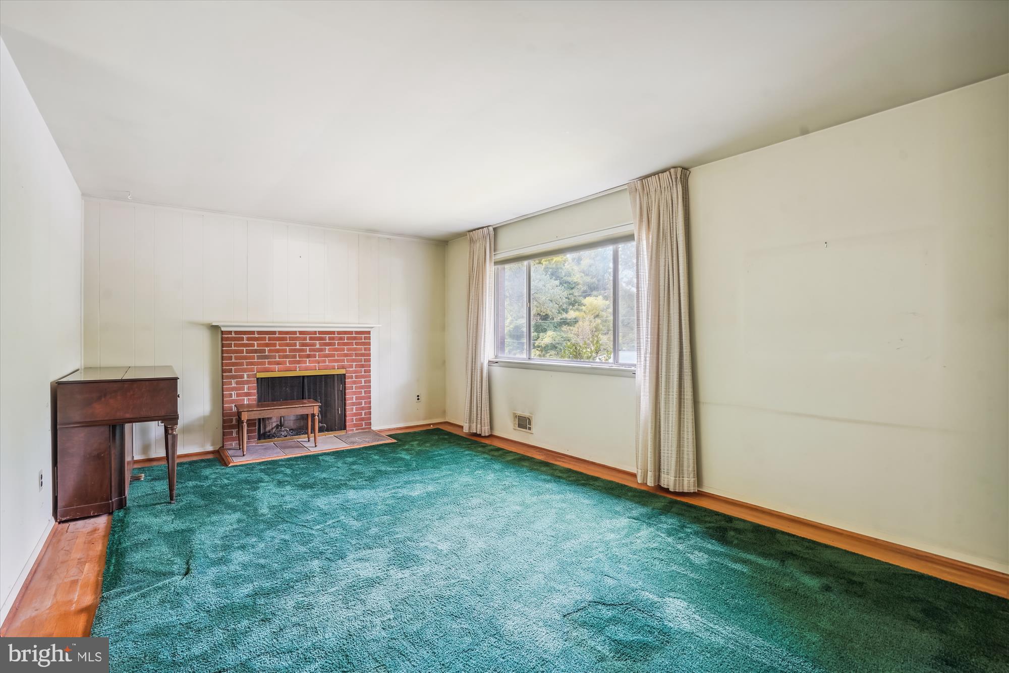 5603 Flag Run Drive Springfield, VA 22151 - Photo 4 of 27 Living Room w/ gas fireplace