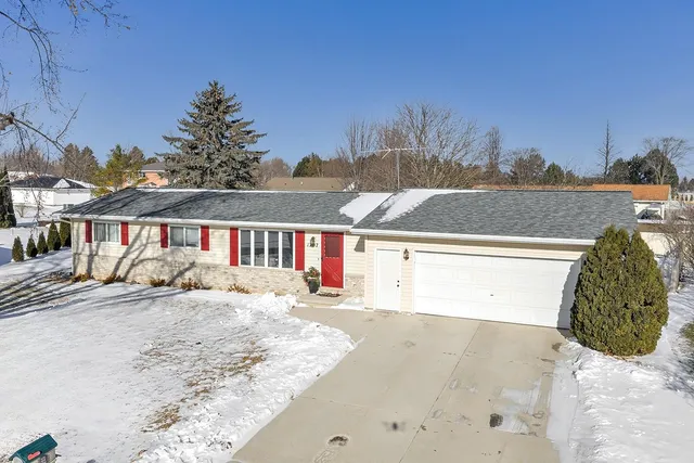 $314,900 | 1207 Sunrise Court, Kewaunee, WI 54216