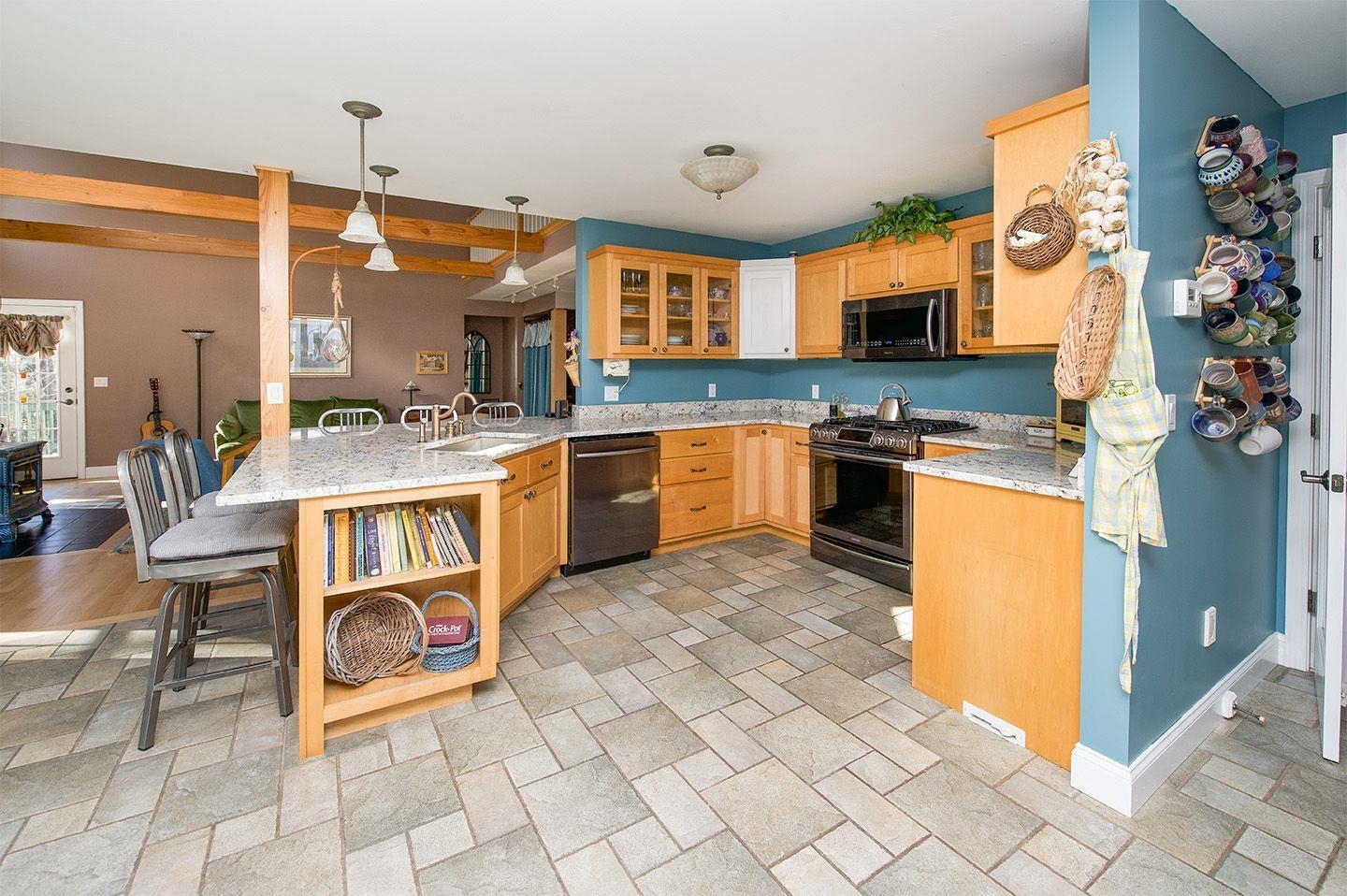 96 Harantis Lake Road Chester, NH 03036 - Photo 12 of 40