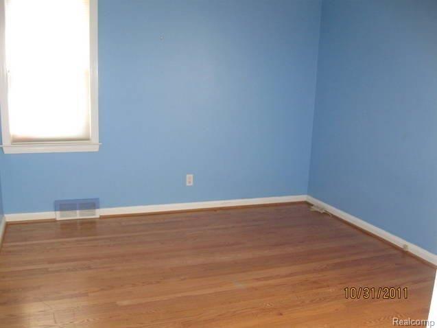 1981 Hampton Road Grosse Pointe, MI 48236 - Photo 8 of 11 Interior3.jpg