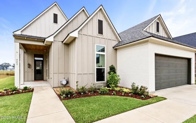 $429,900 | 323 Big Lake Run, Youngsville, LA 70592