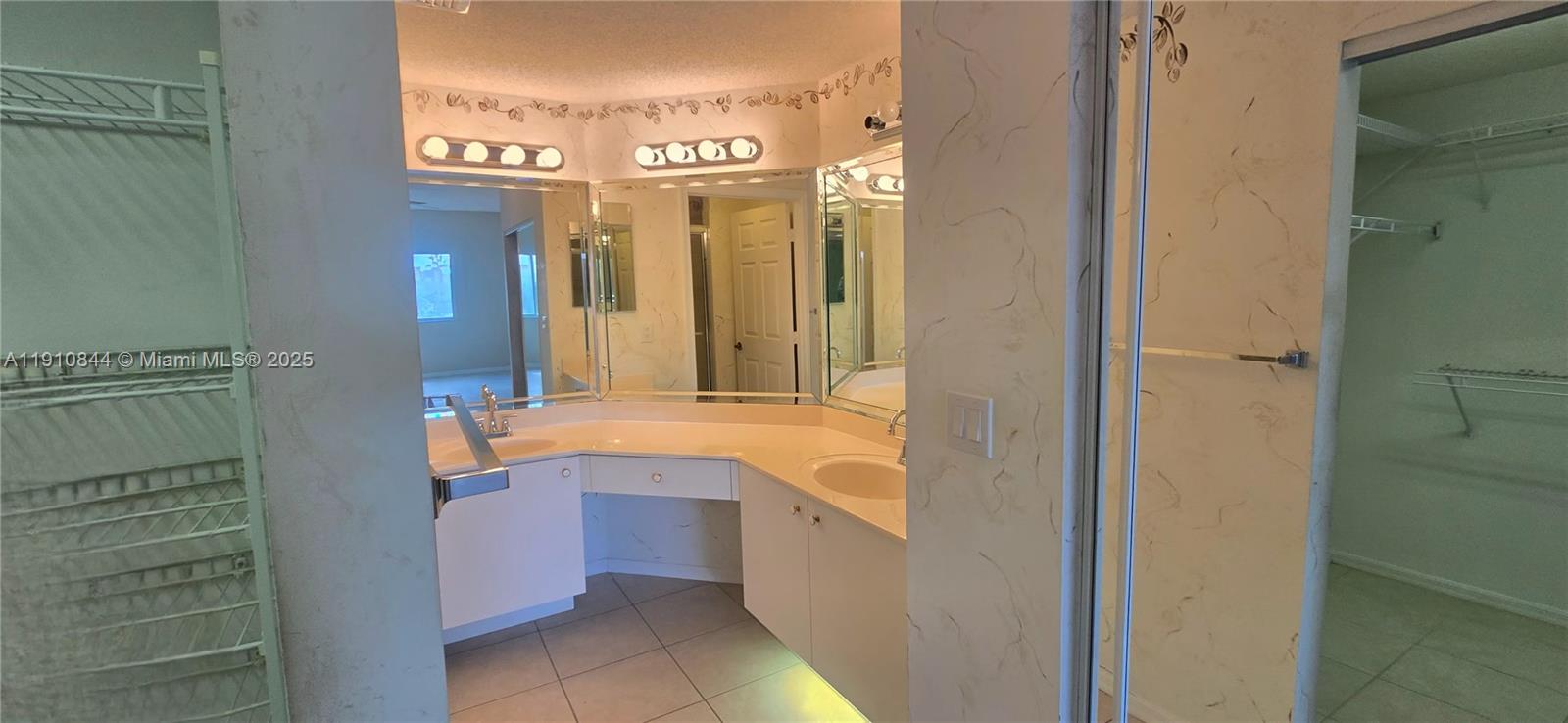 7775 Southampton Terrace, Unit 305 Tamarac, FL 33321 - Photo 25 of 39 a bathroom with a bathtub and a sink