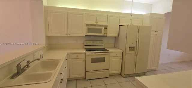 $199,900 | 7775 Southampton Terrace, Unit 305, Tamarac, FL 33321