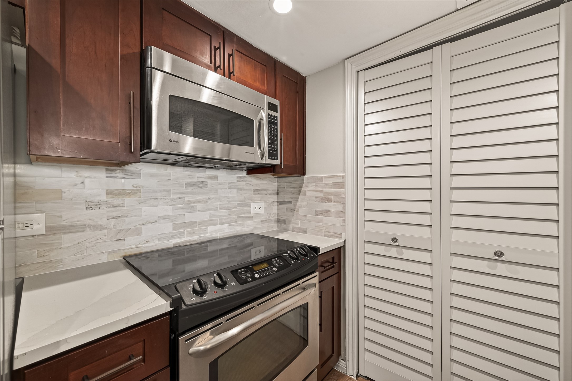 3525 Sage Road, Unit 1705 Houston, TX 77056 - Photo 12 of 35