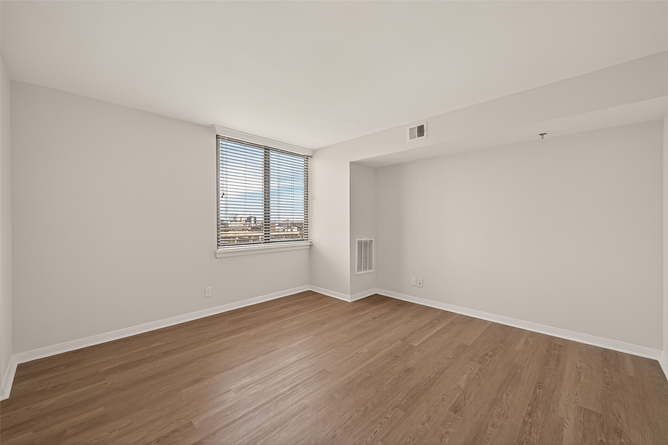 3525 Sage Road, Unit 1705 Houston, TX 77056 - Photo 18 of 35