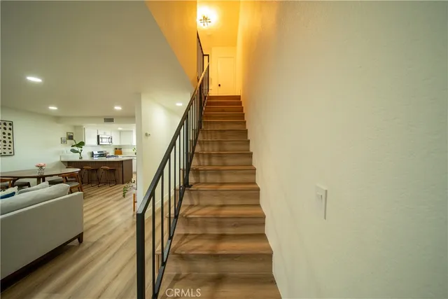 a view of entryway and kitchen