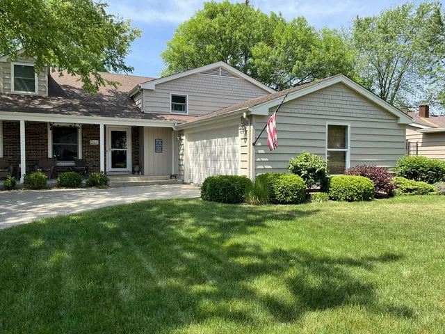 $699,000 | 280 Cypress Lane, Libertyville, IL 60048