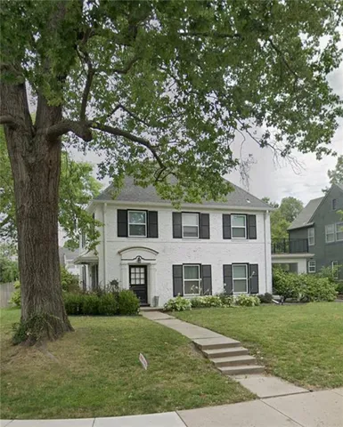 $550,000 | 7051 Ward Parkway, Kansas City, MO 64113