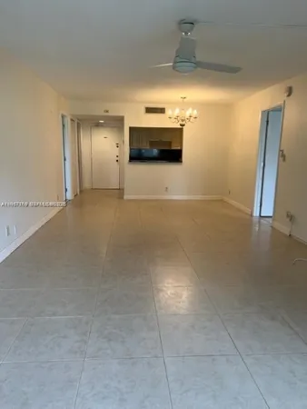 $2,400 | 230 Lakeview Drive, Unit 107, Weston, FL 33326