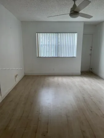 $2,400 | 230 Lakeview Drive, Unit 107, Weston, FL 33326