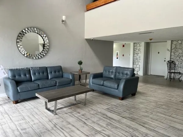 $2,400 | 230 Lakeview Drive, Unit 107, Weston, FL 33326
