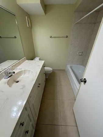 $2,400 | 230 Lakeview Drive, Unit 107, Weston, FL 33326