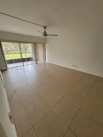 $2,400 | 230 Lakeview Drive, Unit 107, Weston, FL 33326