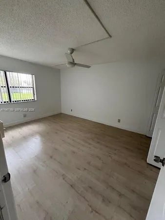 $2,400 | 230 Lakeview Drive, Unit 107, Weston, FL 33326