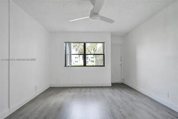 $2,400 | 230 Lakeview Drive, Unit 107, Weston, FL 33326