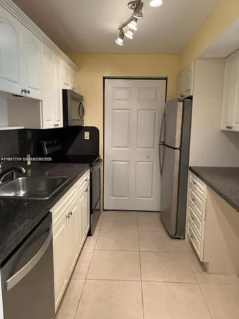 $2,400 | 230 Lakeview Drive, Unit 107, Weston, FL 33326