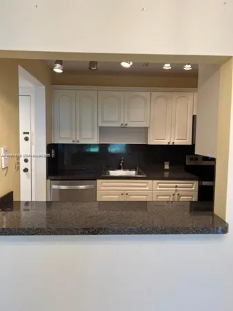 $2,400 | 230 Lakeview Drive, Unit 107, Weston, FL 33326