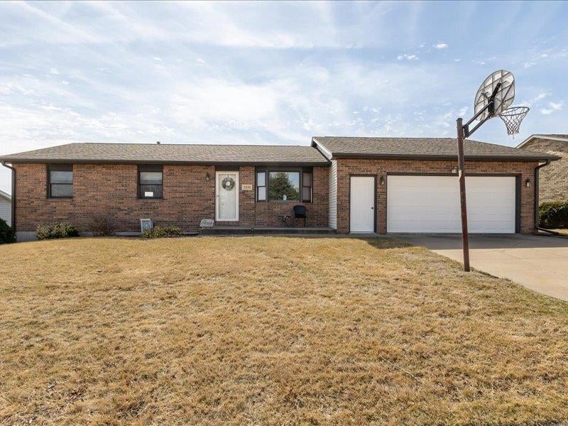 5250 Saratoga Road Dubuque, IA 52002 - Photo 1 of 44 Gallery Image 1