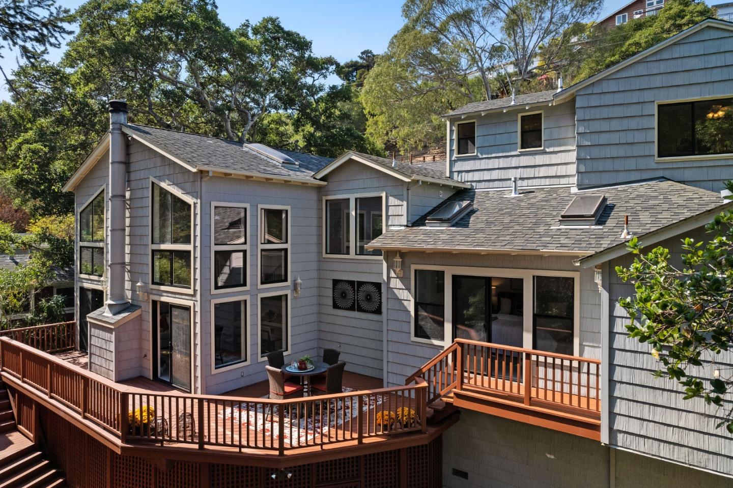 37 Vía Canon Millbrae, CA 94030 - Photo 5 of 69 a view of a house with a porch