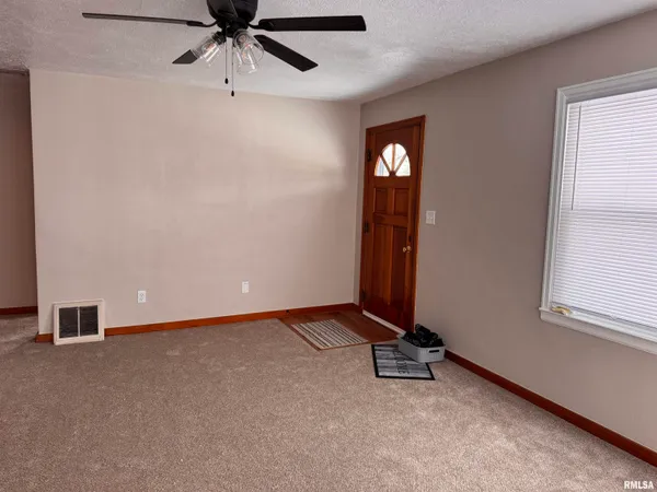 $199,900 | 405 North Wood Street, Washington, IL 61571