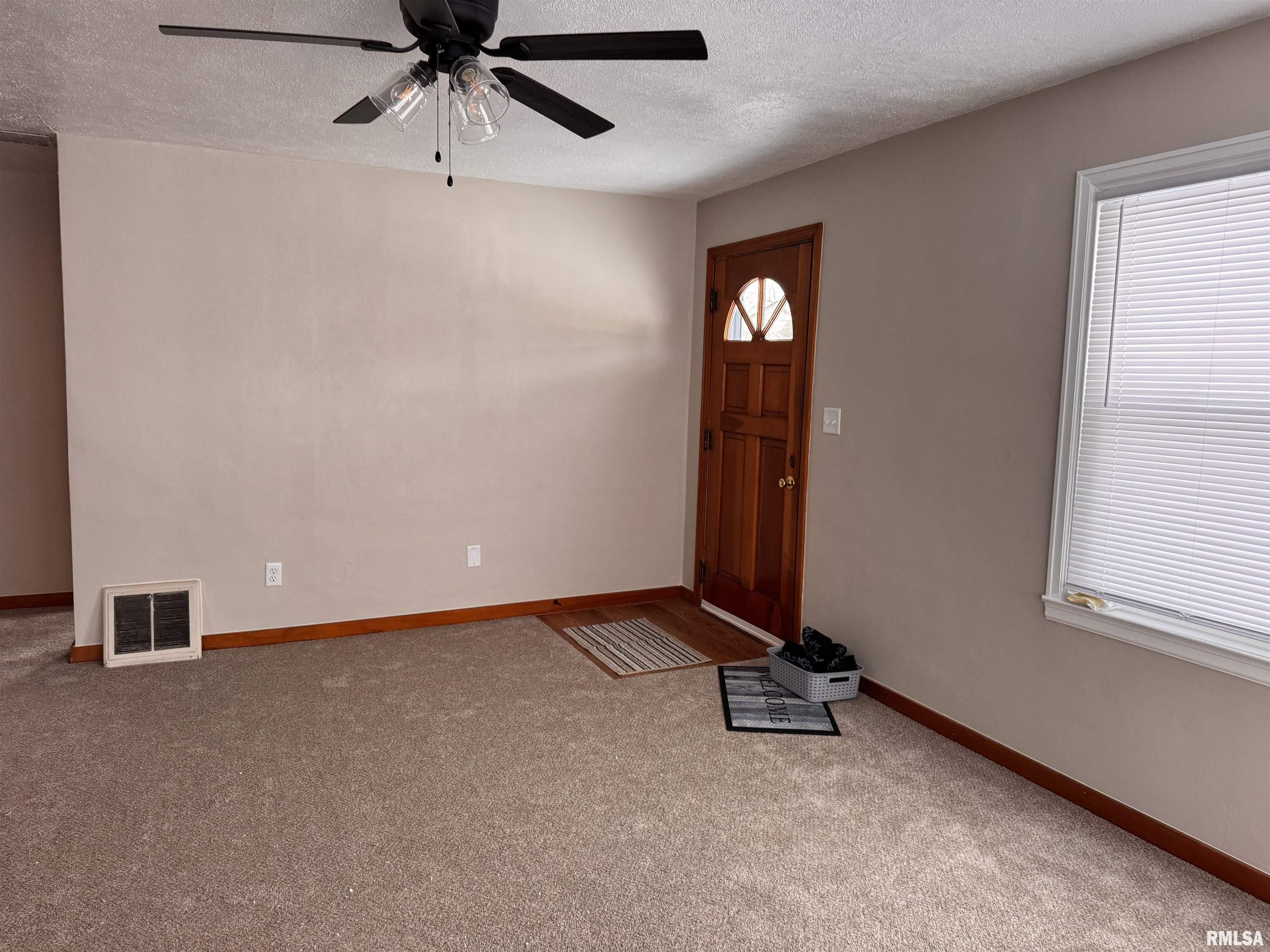 405 North Wood Street Washington, IL 61571 - Photo 2 of 9