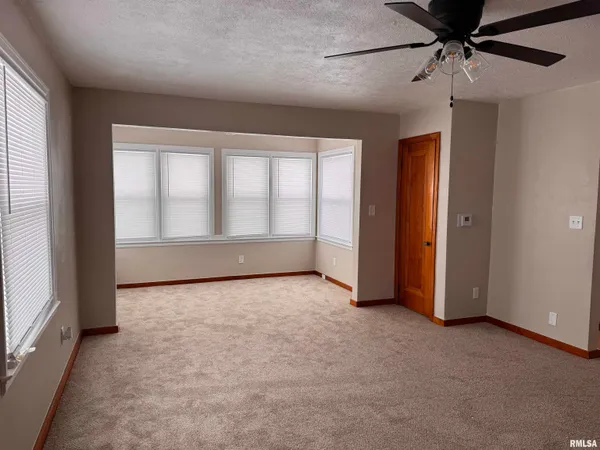 $199,900 | 405 North Wood Street, Washington, IL 61571