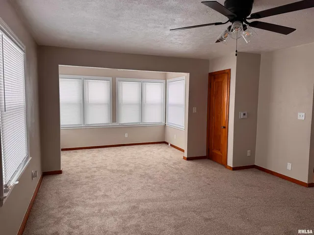 $209,900 | 405 North Wood Street, Washington, IL 61571