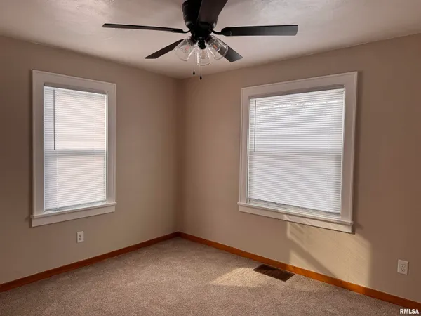 $199,900 | 405 North Wood Street, Washington, IL 61571