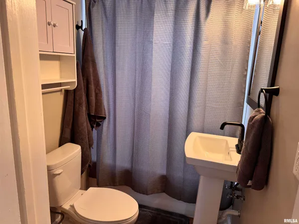 $199,900 | 405 North Wood Street, Washington, IL 61571