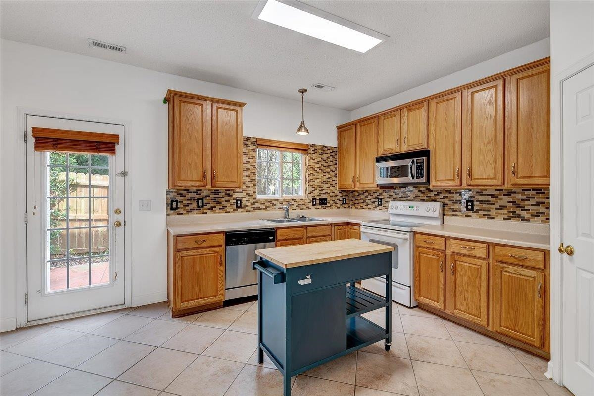 3367 Bridgeville Road Raleigh, NC 27610 - Photo 11 of 34 Kitchen