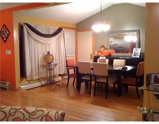81 Oneida Street Pawtucket, RI 02860 - Photo 6 of 12 Exterior Front. Dining room