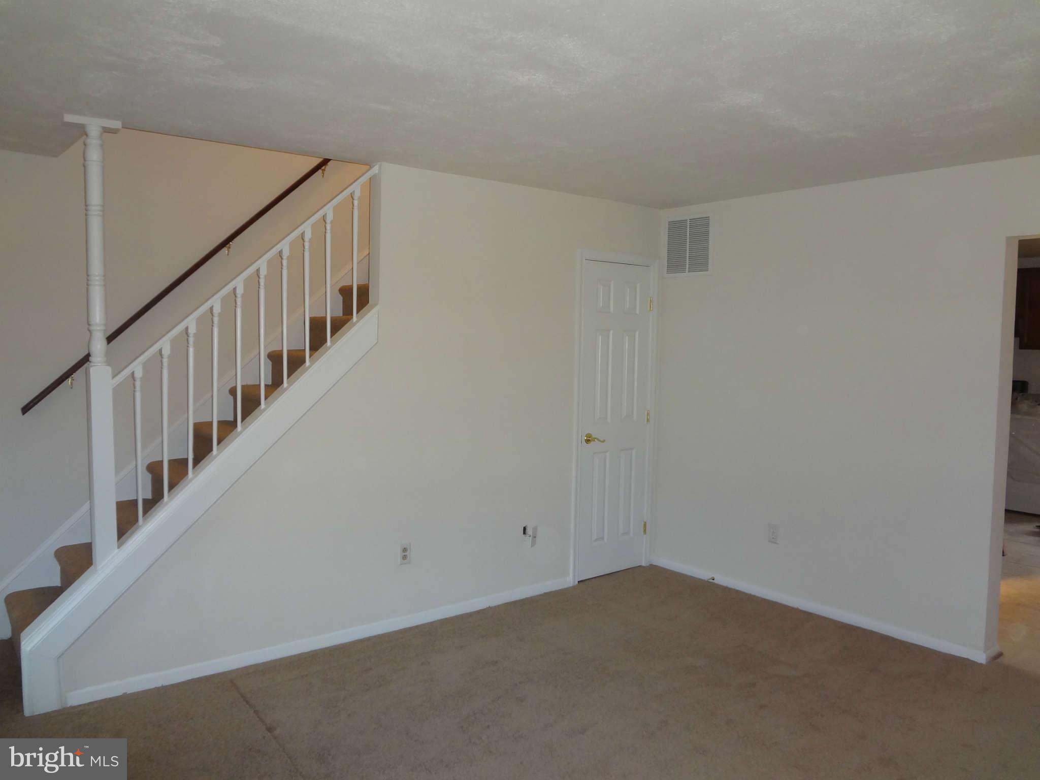 9307 Taney Road Manassas, VA 20110 - Photo 2 of 11 Living Room