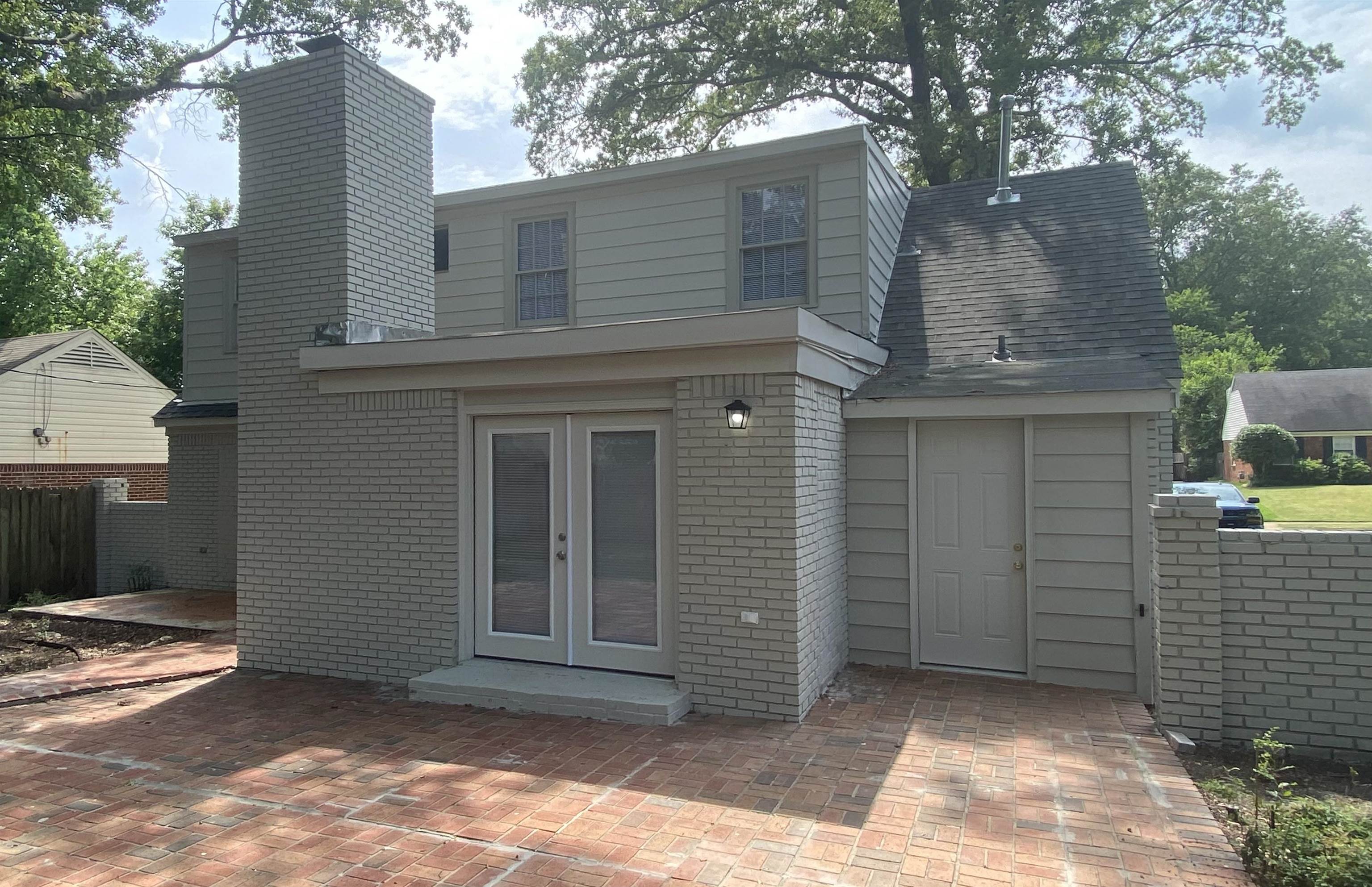 1578 Rabb Road Memphis, TN 38119 - Photo 3 of 23 a view of a house with a door