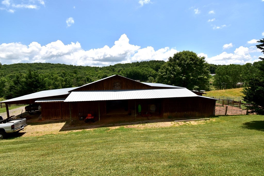2160 Davis Knob Road Galax, VA 24333 - Photo 27 of 40 Gallery Image 27