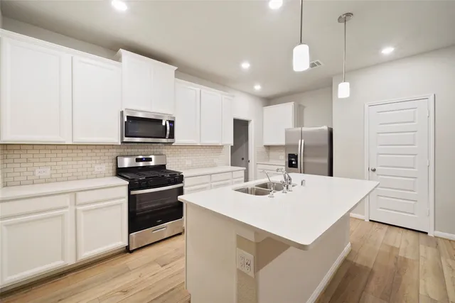 $2,400 | 18516 Amber Pine Court, Montgomery, TX 77316